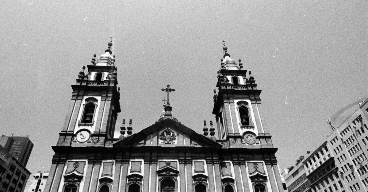 Identifying a Romanesque church in France from a 1900s photo - Facade of Catholic church in city Identifying a Romanesque church in France from a 1900s photo - Facade of Catholic church in city