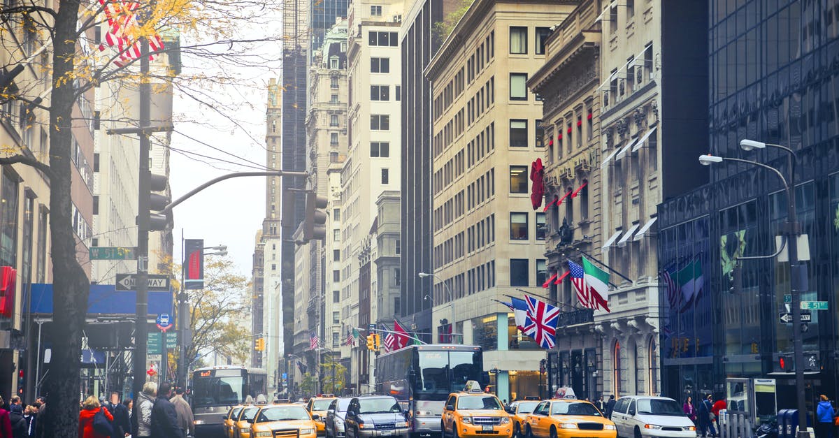 In an all-way stop, how is the order of arriving at the intersection defined? - Vehicles Stop on Red Light In an all-way stop, how is the order of arriving at the intersection defined? - Vehicles Stop on Red Light