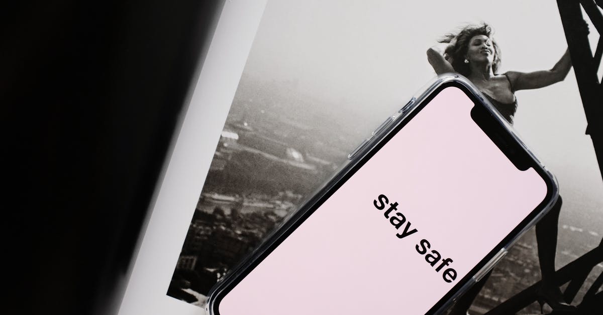 Is it possible to take a photo of Elizabeth Tower (Big Ben) from an airplane window? - Smartphone screen with inscription and photo of happy woman