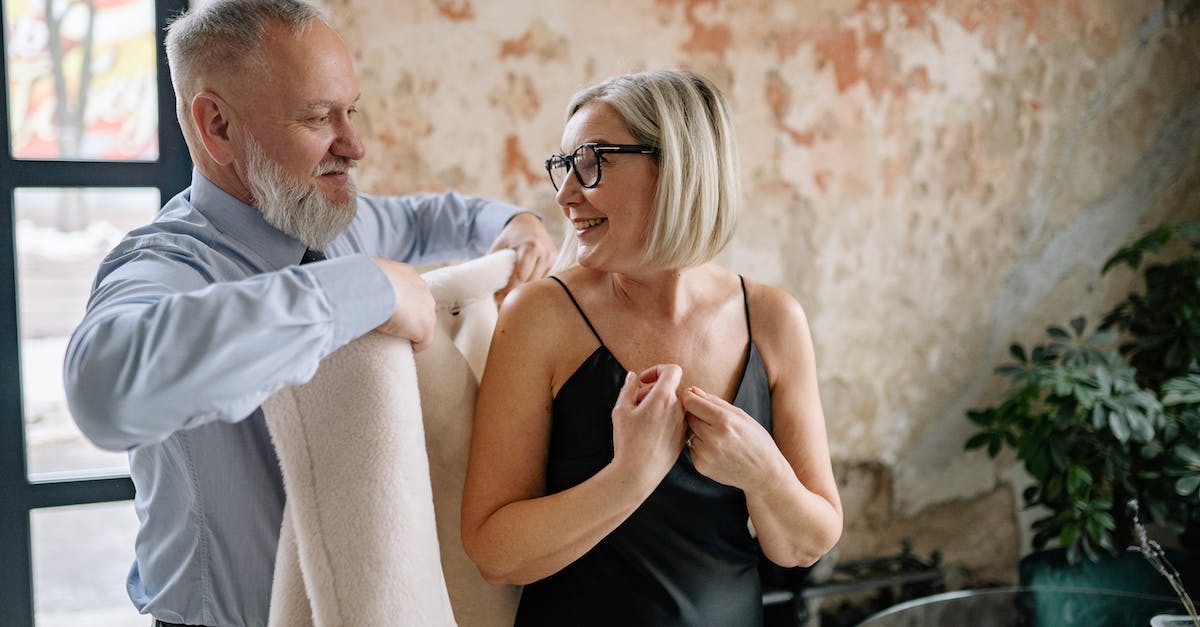 Is it worth leaving the hotel in Verona on January 1st? - Man in Black Tank Top Kissing Woman in White Towel Is it worth leaving the hotel in Verona on January 1st? - Man in Black Tank Top Kissing Woman in White Towel