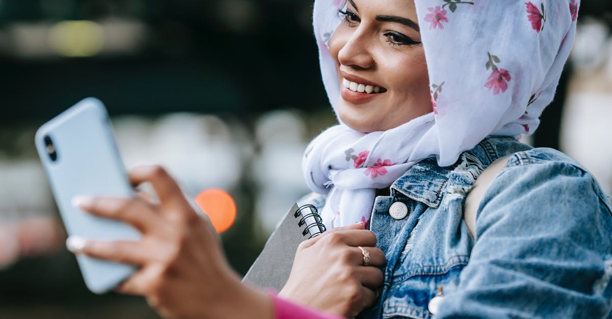 Is taking laundry powder across national borders likely to cause problems? [duplicate] - Cheerful Muslim woman taking selfie