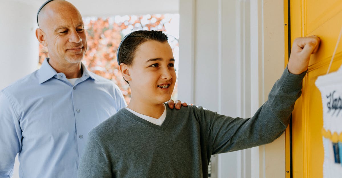 Jewish person visiting American friend in Qatar - Photo Of Boy Knocking On the Door Jewish person visiting American friend in Qatar - Photo Of Boy Knocking On the Door
