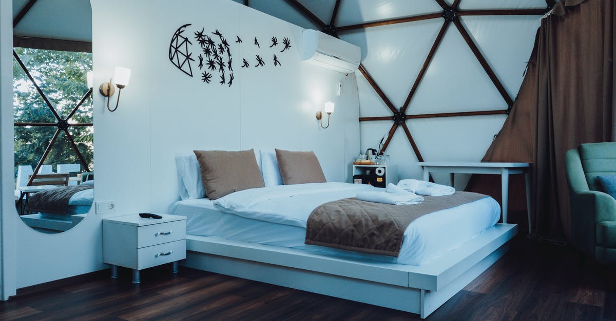 Leaving belongings in a capsule hotel - Leaving belongings in a capsule hotel -