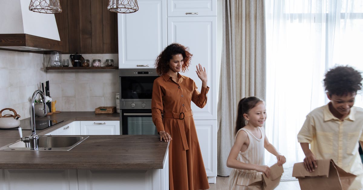 Leaving the UK without an accompanied child - Children Leaving with Lunch Bags Leaving the UK without an accompanied child - Children Leaving with Lunch Bags
