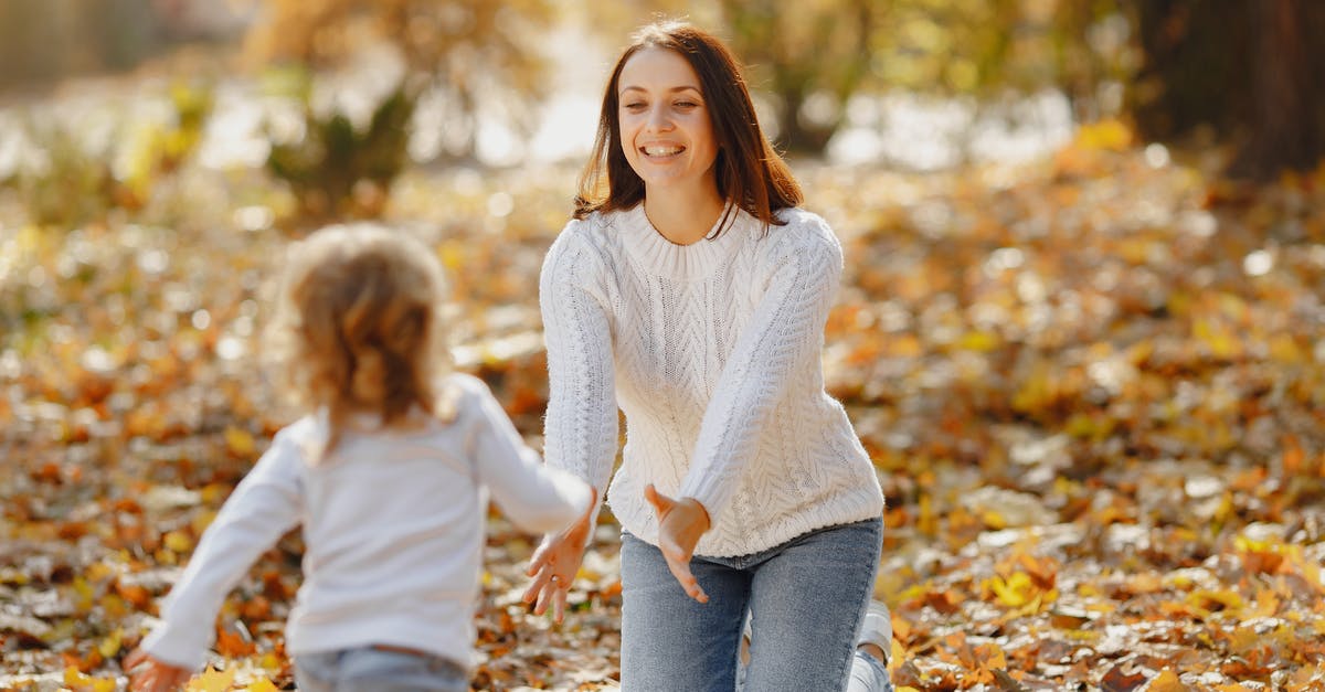 Lebara roaming is apparently free, what is the catch? - Happy young mother and daughter having fun in autumnal park Lebara roaming is apparently free, what is the catch? - Happy young mother and daughter having fun in autumnal park