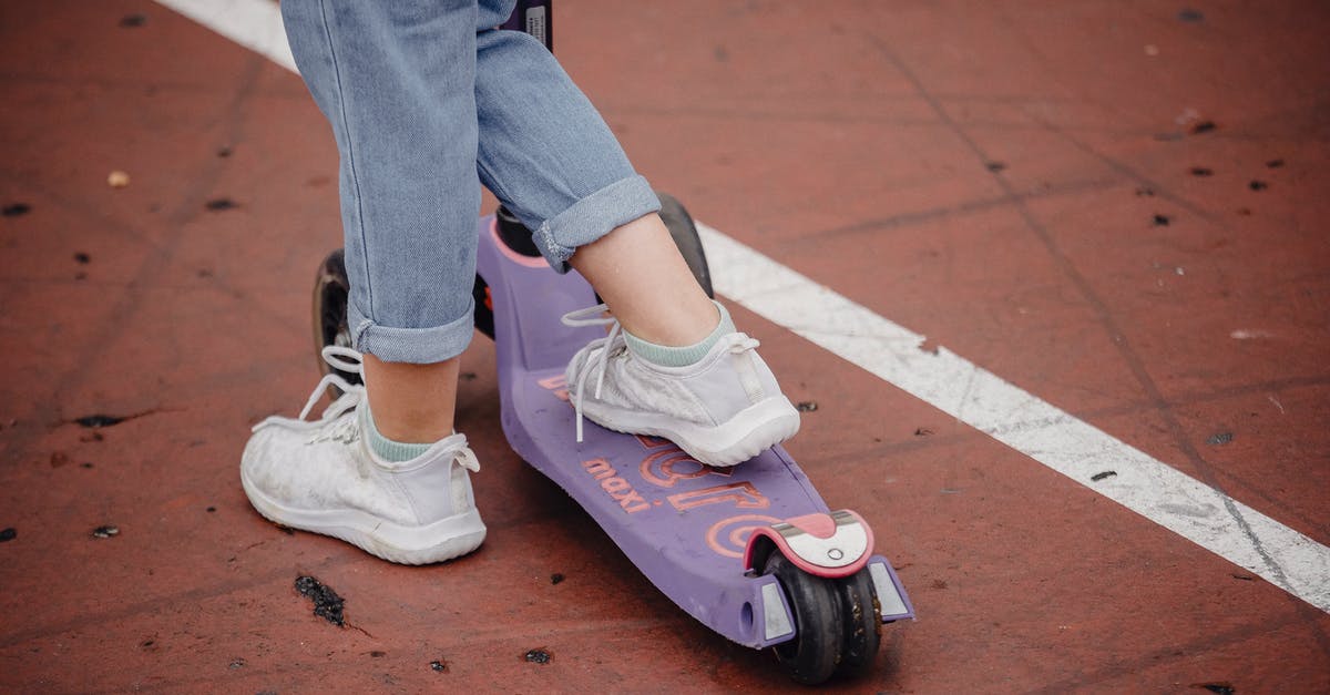 May kids ride in the back of a 5th Wheel in the US? - Crop kid on scooter in sports area