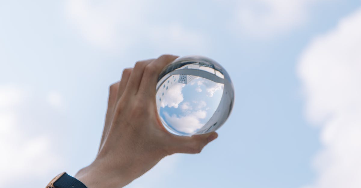 Measures to avoid locations with bad air quality and inversion for asthmatics? - Crop male holding glass bulb in hand