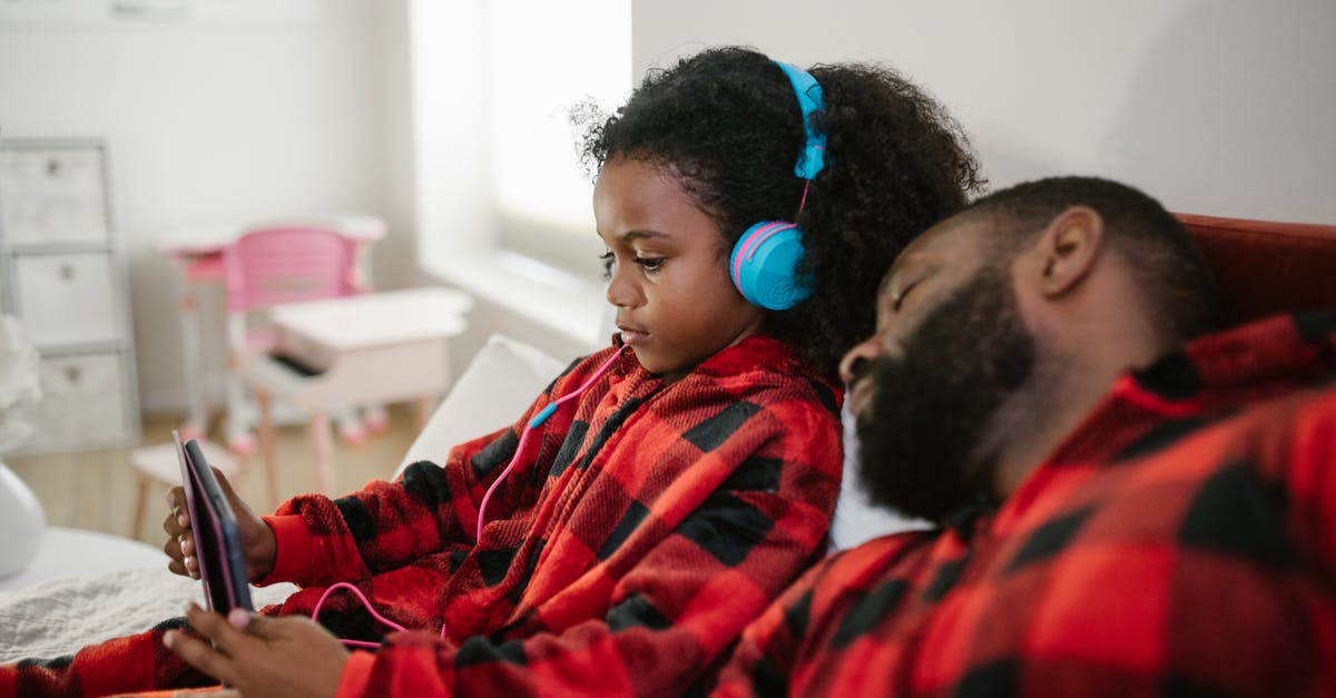 Mid-long stopover need to check-in baggage again? (same company) - Daughter Listening to Music with Sleeping Father Mid-long stopover need to check-in baggage again? (same company) - Daughter Listening to Music with Sleeping Father