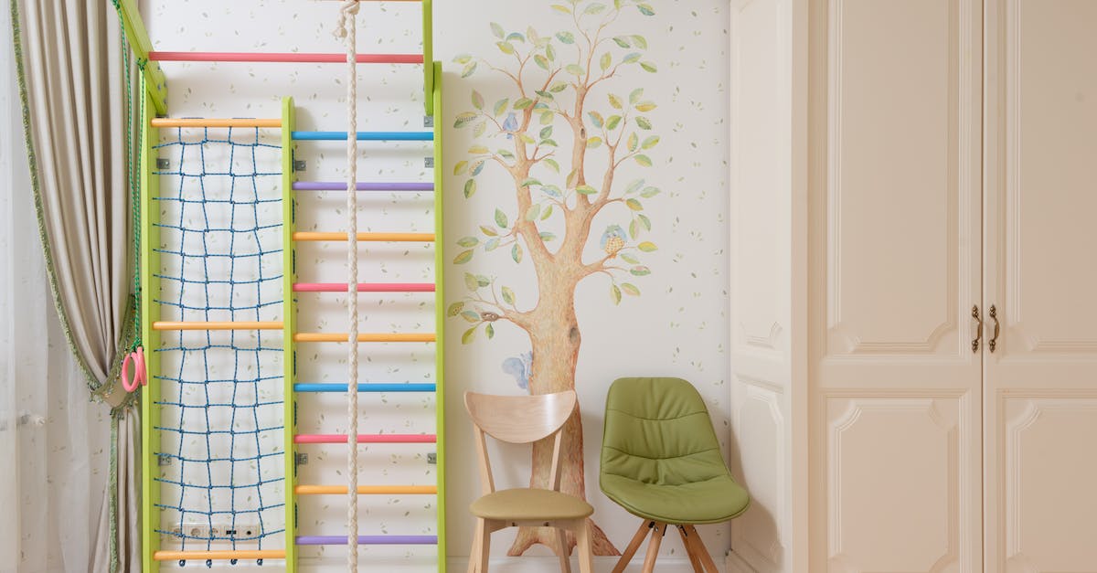 Multi-bedroom or separate bedroom/living room areas at Orlando theme parks? - White wall with tree image in light bedroom for kid with wardrobe and colourful play area