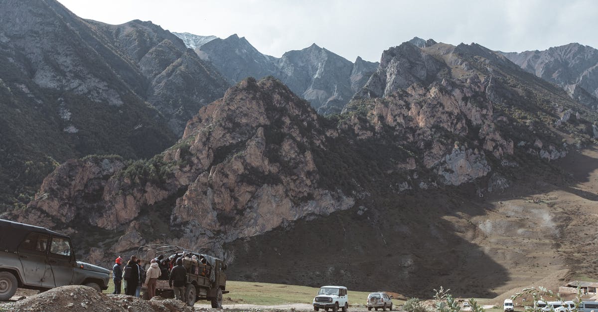 Options for passes to national parks in Arizona/Utah for 5 people travelling in one car - People on Mountain Pass Options for passes to national parks in Arizona/Utah for 5 people travelling in one car - People on Mountain Pass