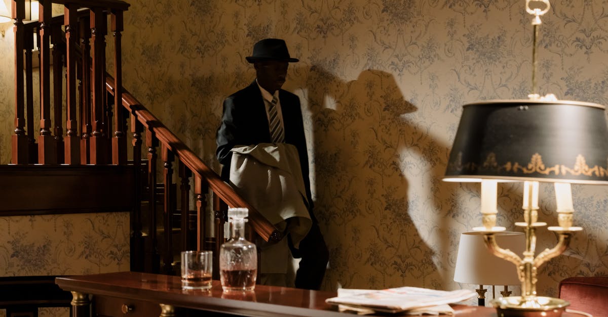 Other passports queue arriving in UK? - Photo of Detective Arriving Home Other passports queue arriving in UK? - Photo of Detective Arriving Home