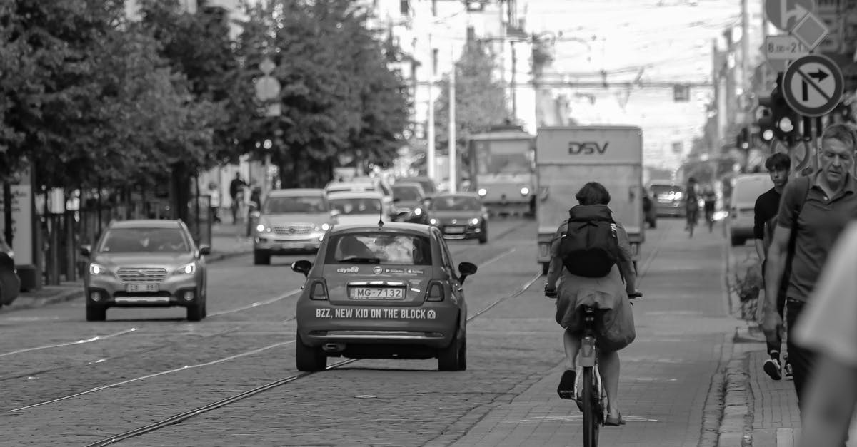Paris Visite Pass and CDG Airport transfer to main city center - Busy city road with moving cars and pedestrians on sidewalk Paris Visite Pass and CDG Airport transfer to main city center - Busy city road with moving cars and pedestrians on sidewalk
