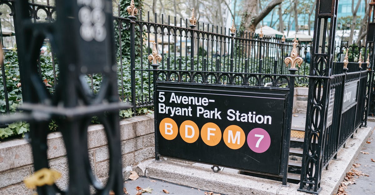 Random station next to the J Canal St station of the New York City subway? - Sign with direction of metro station Random station next to the J Canal St station of the New York City subway? - Sign with direction of metro station
