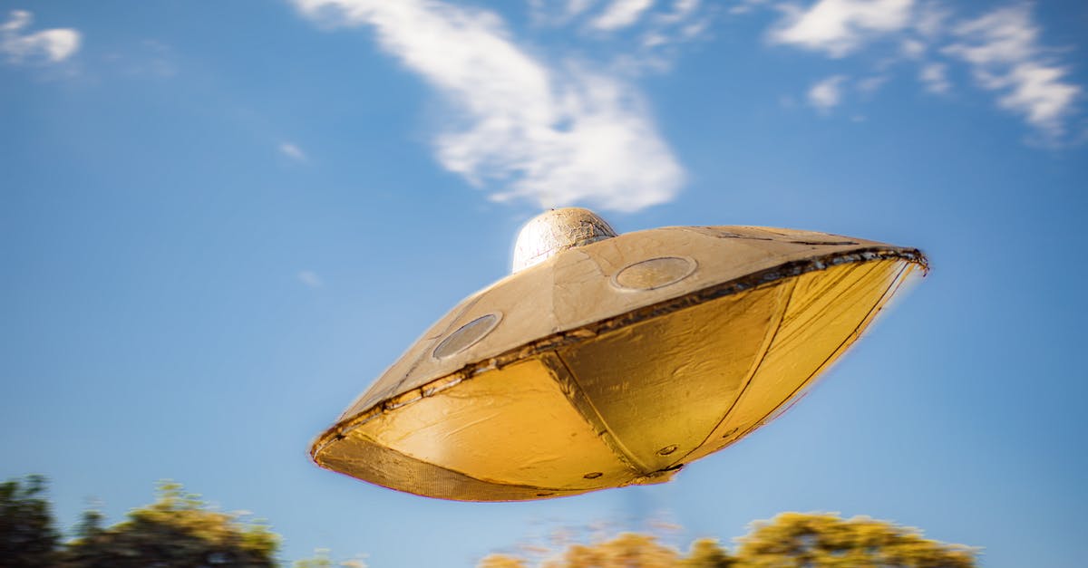Ryan air priority baggage - Toy UFO in Air Ryan air priority baggage - Toy UFO in Air