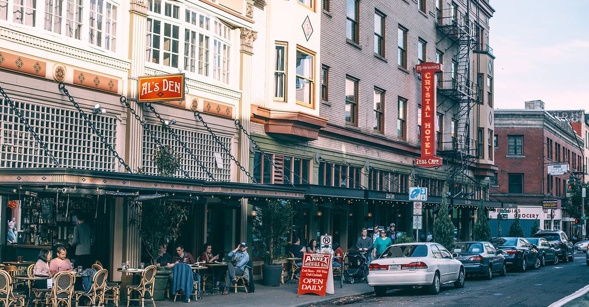 Safe and convenient hotel locations in or around Cape Town - House with cafe and parked cars in city Safe and convenient hotel locations in or around Cape Town - House with cafe and parked cars in city