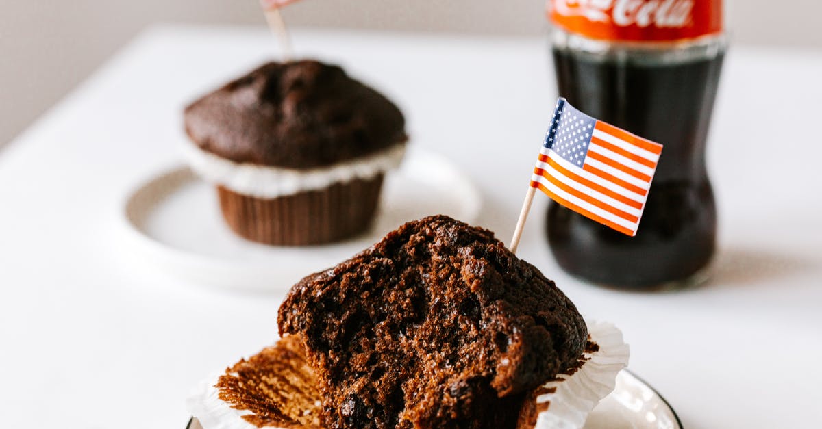 Should I declare chocolate as "food" when entering the US? - Sweet cakes with toothpick american flags placed on table with soda bottle Should I declare chocolate as "food" when entering the US? - Sweet cakes with toothpick american flags placed on table with soda bottle