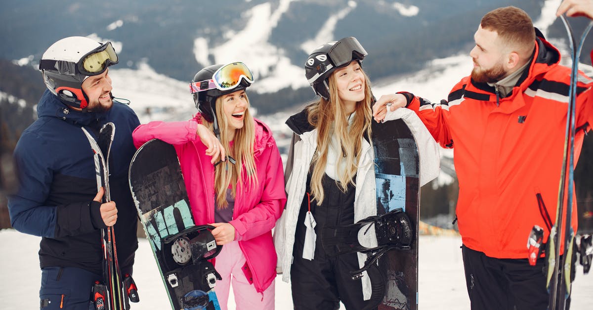 Ski rental for Mount Gassan - Friends Skiing and Snowboarding in Mountains 