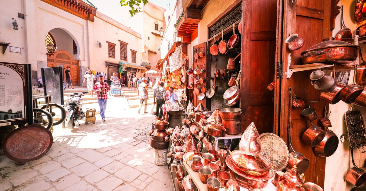 Souvenir shops at Heydar Aliyev (Baku) airport? - Brown Containers Souvenir shops at Heydar Aliyev (Baku) airport? - Brown Containers