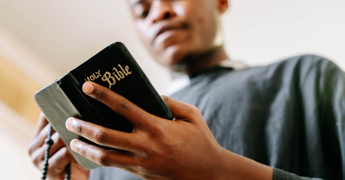 Taizé prayer in Lisbon: where? - Man in Gray Shirt Holding Black Samsung Android Smartphone Taizé prayer in Lisbon: where? - Man in Gray Shirt Holding Black Samsung Android Smartphone