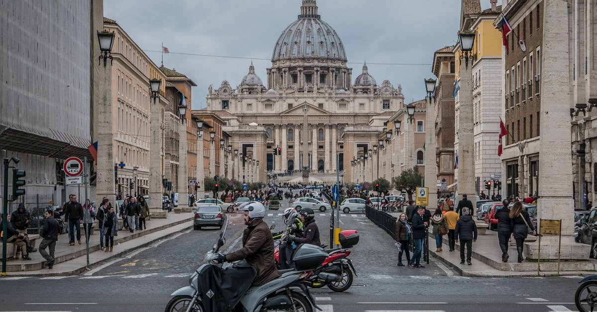 Traveling to Italy from USA with Italian Passport near Expiration - People in St. Peter's Square Traveling to Italy from USA with Italian Passport near Expiration - People in St. Peter's Square