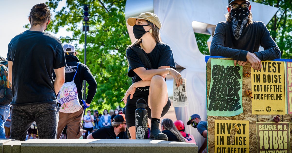 Travelling to Romania by train from Austria - COVID-19 quarantine risk at the border? [duplicate] - Group of people in masks on protest