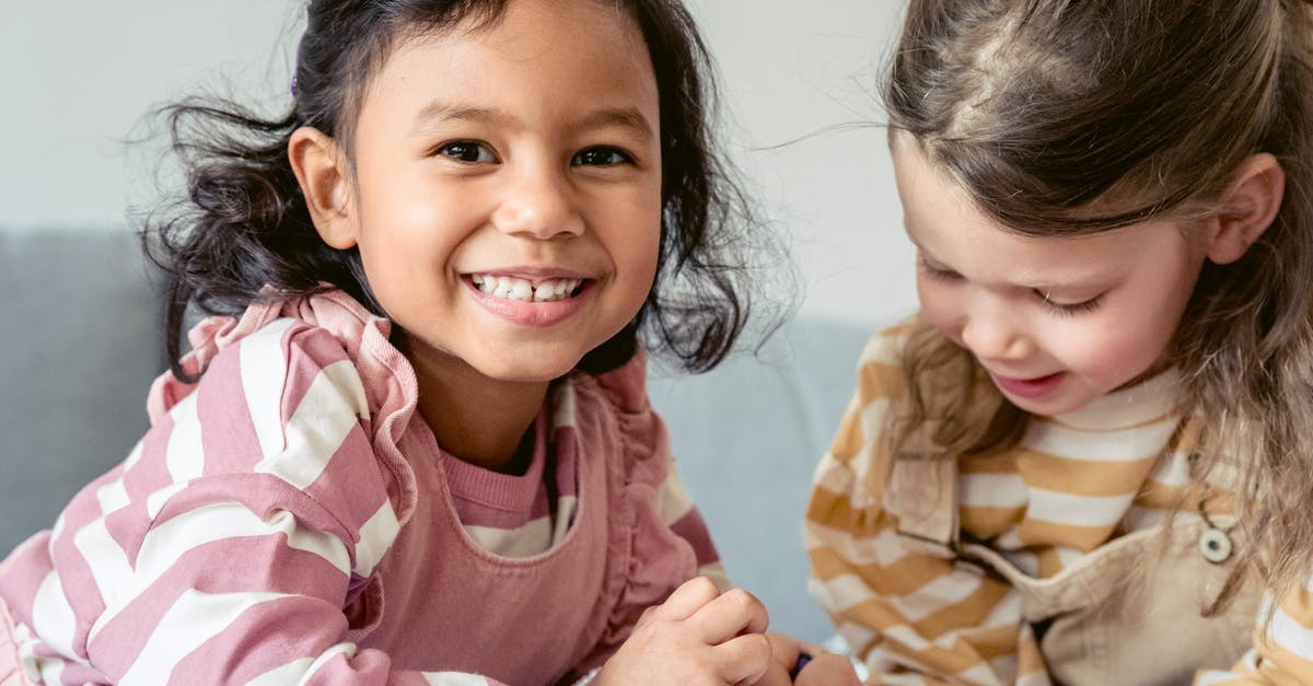 Uber or similar in Spain and in general [closed] - Happy diverse girls painting with crayons together