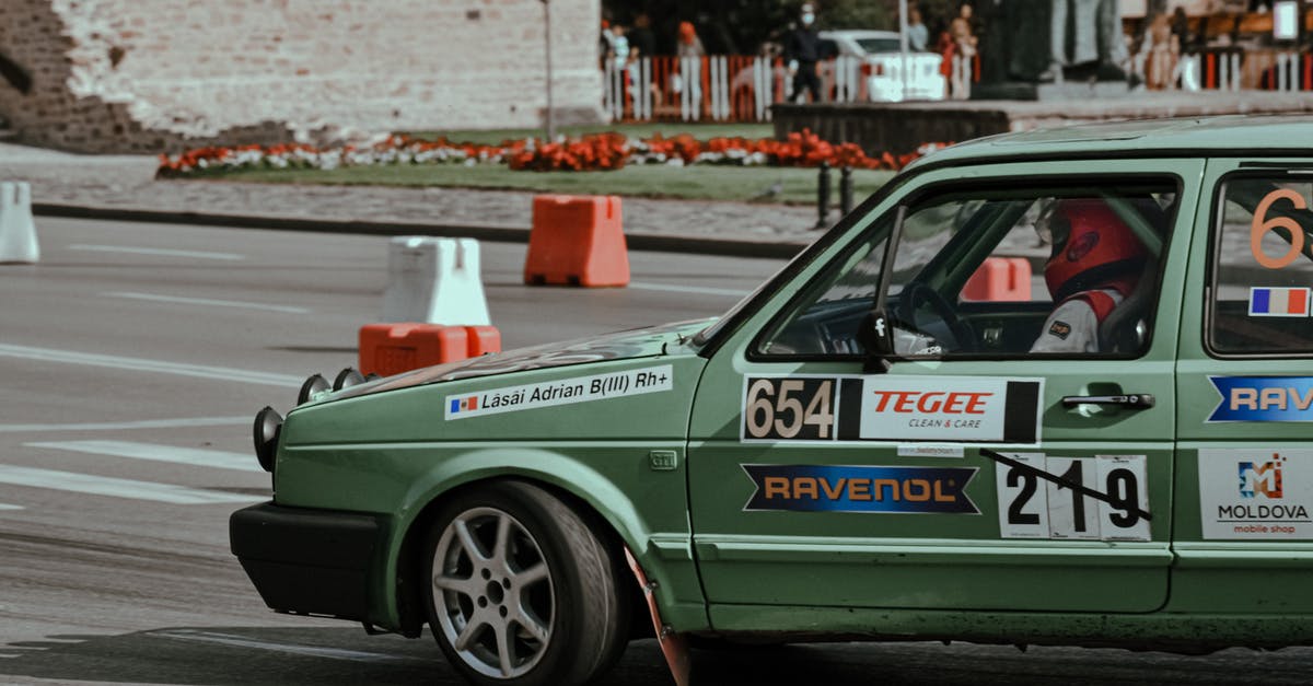 Umweltzone sticker for a car that matches restrictions but not age limit - Old car racing in city downtown