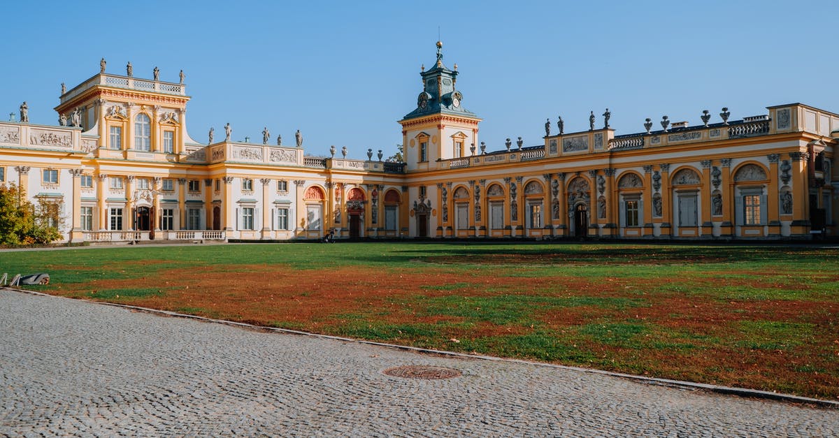 Visiting Warsaw Rising Museum with luggage - Museum of King John III's Palace in Poland Visiting Warsaw Rising Museum with luggage - Museum of King John III's Palace in Poland
