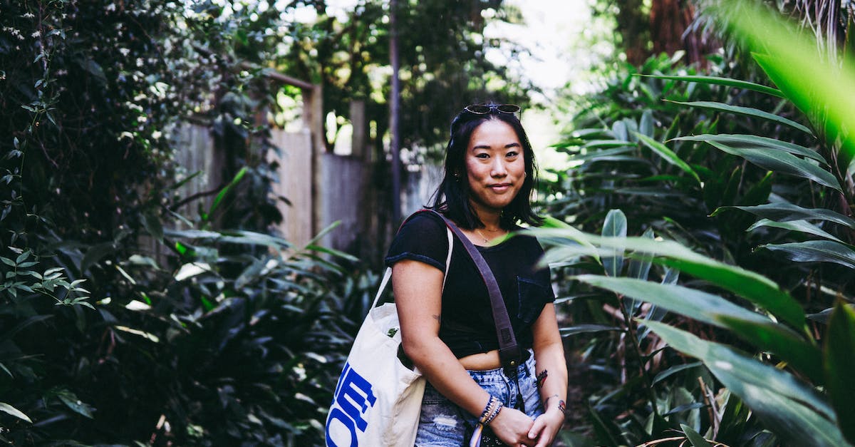 What's the most comfortable way to travel with 2 backpacks or bags and a DSLR camera? - Photo of Woman Carrying Camera What's the most comfortable way to travel with 2 backpacks or bags and a DSLR camera? - Photo of Woman Carrying Camera