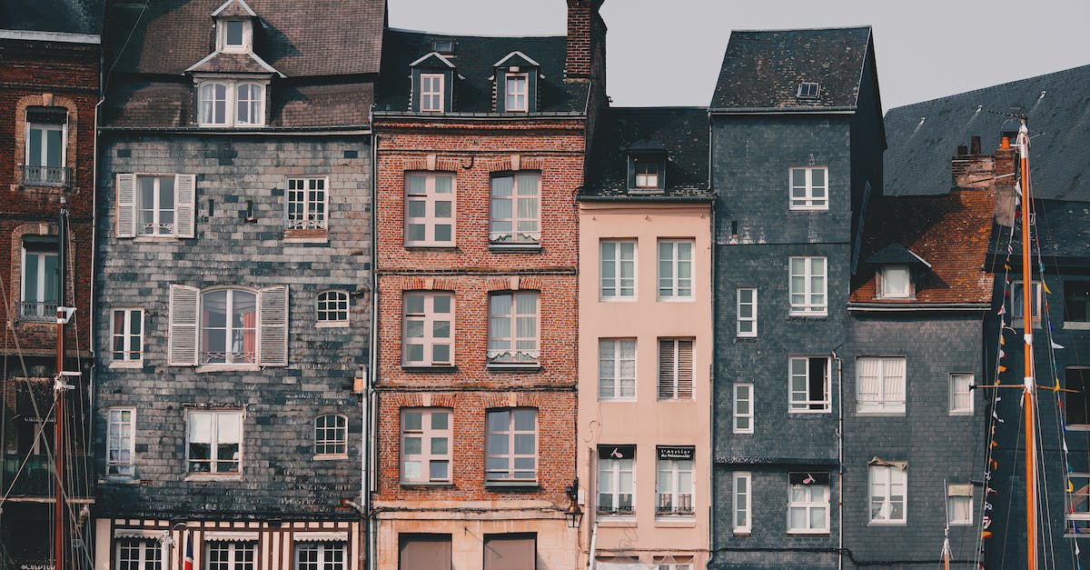 What are some old Irish neighbourhoods in Chicago? - Facade of old building in town What are some old Irish neighbourhoods in Chicago? - Facade of old building in town