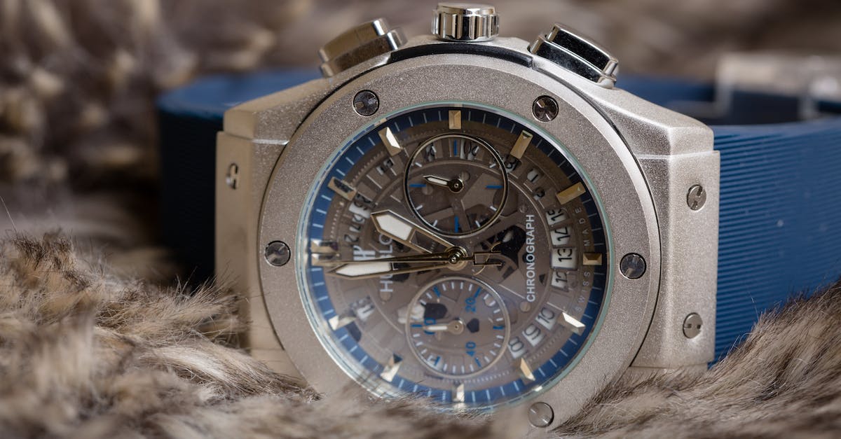 What are the hours of operation of the Ankara Metro? - Silver and Blue Chronograph Wristwatch What are the hours of operation of the Ankara Metro? - Silver and Blue Chronograph Wristwatch