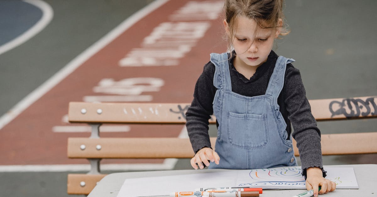 What are the polite ways to draw attention of a waiter around the world? - Little girl choosing colors for painting What are the polite ways to draw attention of a waiter around the world? - Little girl choosing colors for painting