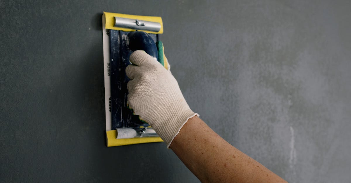What do I do if I'm falsely accused of smoking in a rented apartment? - Crop man scarpering gray wall in flat What do I do if I'm falsely accused of smoking in a rented apartment? - Crop man scarpering gray wall in flat