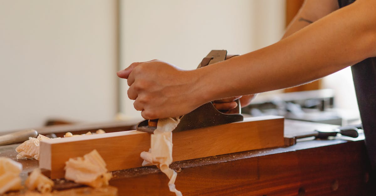 What happens if someone dies on board a plane? - Crop woodworker planing hardwood plank What happens if someone dies on board a plane? - Crop woodworker planing hardwood plank
