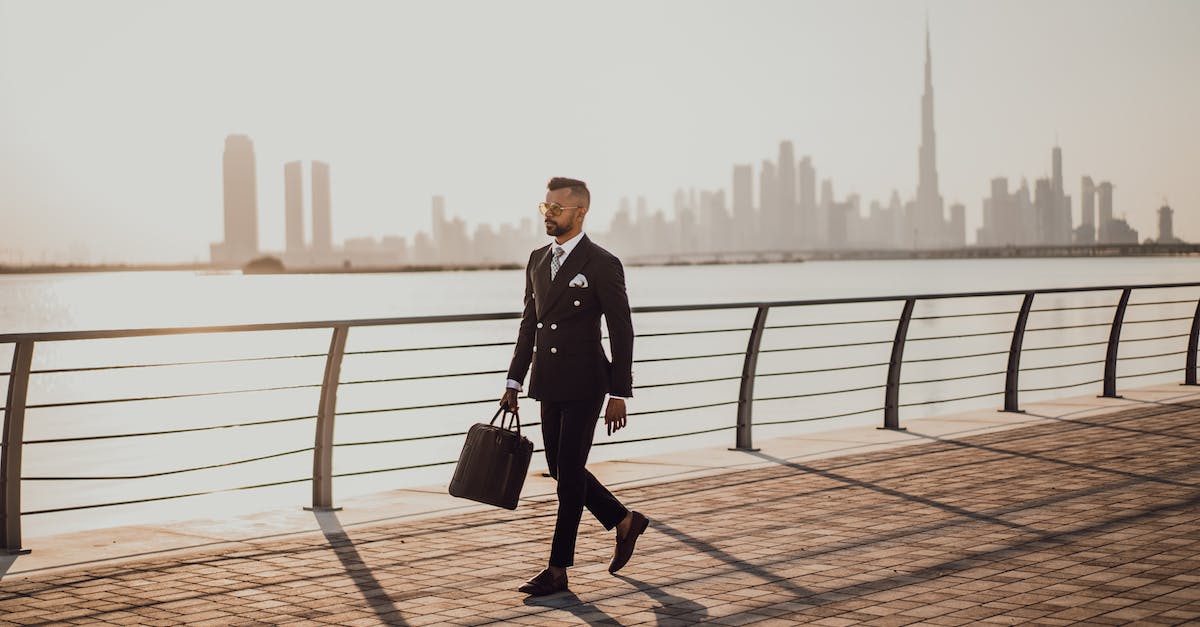 What is the business model of commercial free walking tours? - Man Walking on Pavement While Holding a Bag What is the business model of commercial free walking tours? - Man Walking on Pavement While Holding a Bag