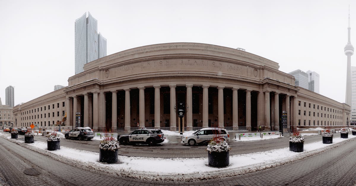 What is the climate like in September this year in Toronto? [duplicate] - Historic building on snowy street