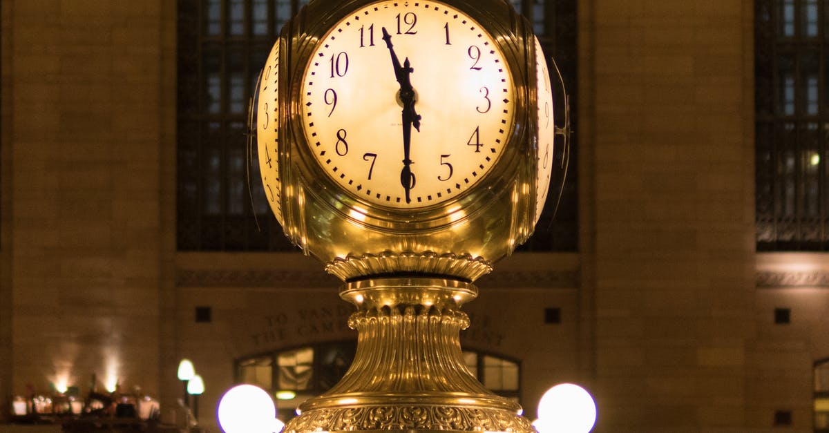 What is the most preferable time of the day to visit Times Square, Manhattan by tourists? [closed] - Gold Station Clock at 11:30