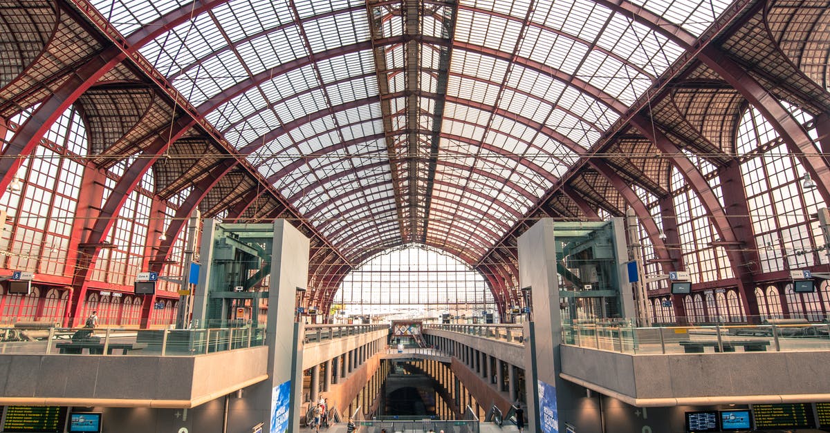 What is the relation between Lille Europe and Lille Flandres railway stations? [duplicate] - Photo of the Central Station in Belgium