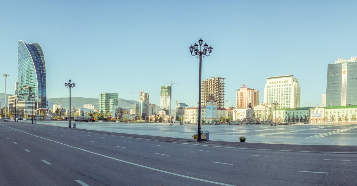 What is this arch-and-tower near a road? - City Buildings Near Body of Water What is this arch-and-tower near a road? - City Buildings Near Body of Water