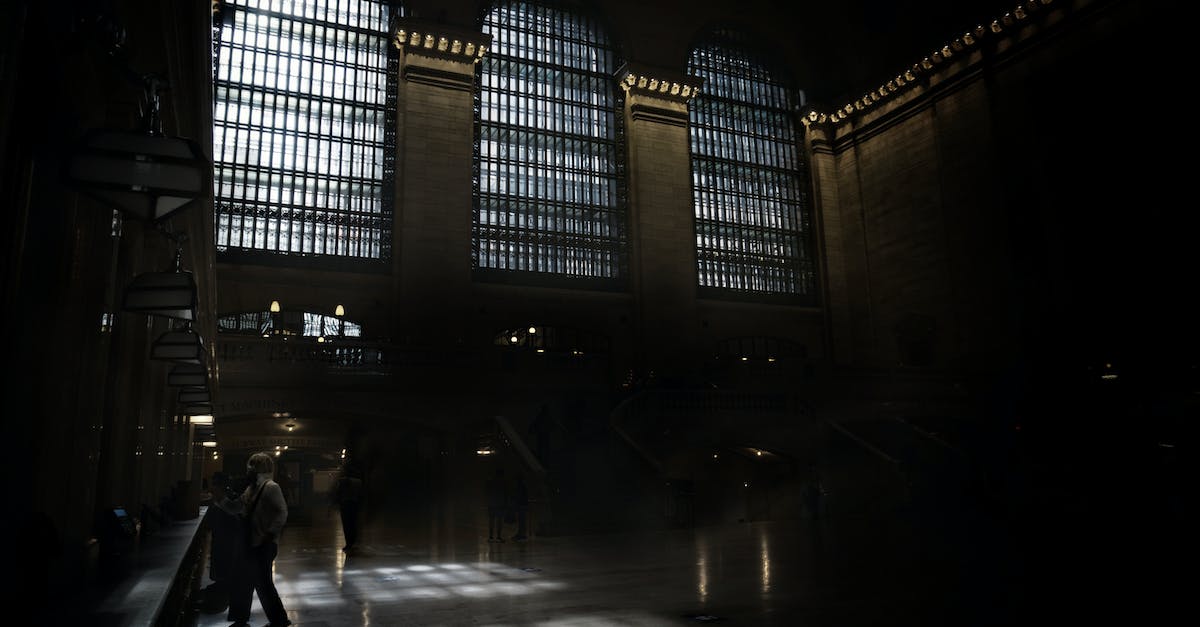 What rights do passengers have when flights in the USA are delayed? - People inside Grand Central Terminal What rights do passengers have when flights in the USA are delayed? - People inside Grand Central Terminal