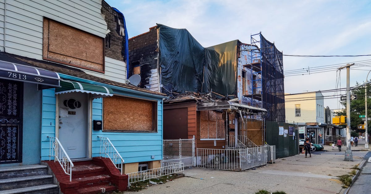 When is Houston’s Hurricane Season? - Blue and Brown Concrete Building When is Houston’s Hurricane Season? - Blue and Brown Concrete Building