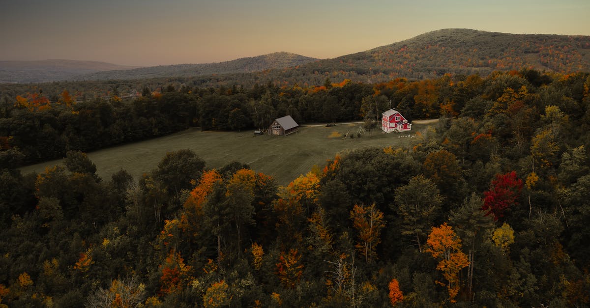 Where are these two hills with fall foliage in Saguenay QC? - Farm cottages amidst autumn trees at sunset Where are these two hills with fall foliage in Saguenay QC? - Farm cottages amidst autumn trees at sunset