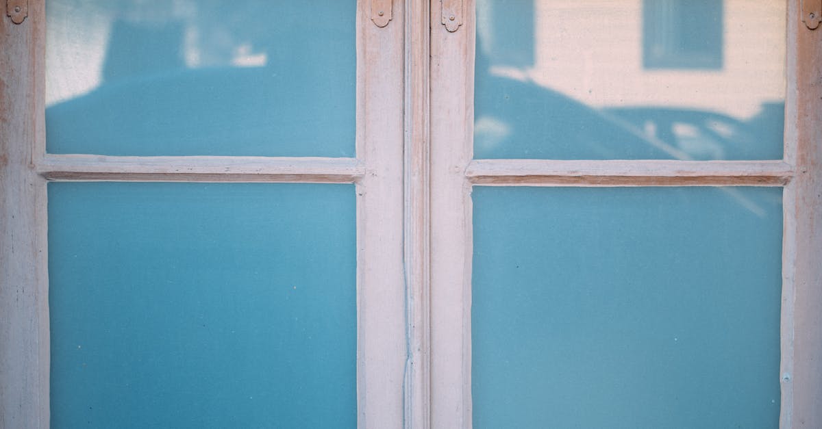 Where can I find a house or apartment or any other residence in Chiclayo(Perú)? [closed] - From outside view of closed window with white frame and blue glass reflecting street