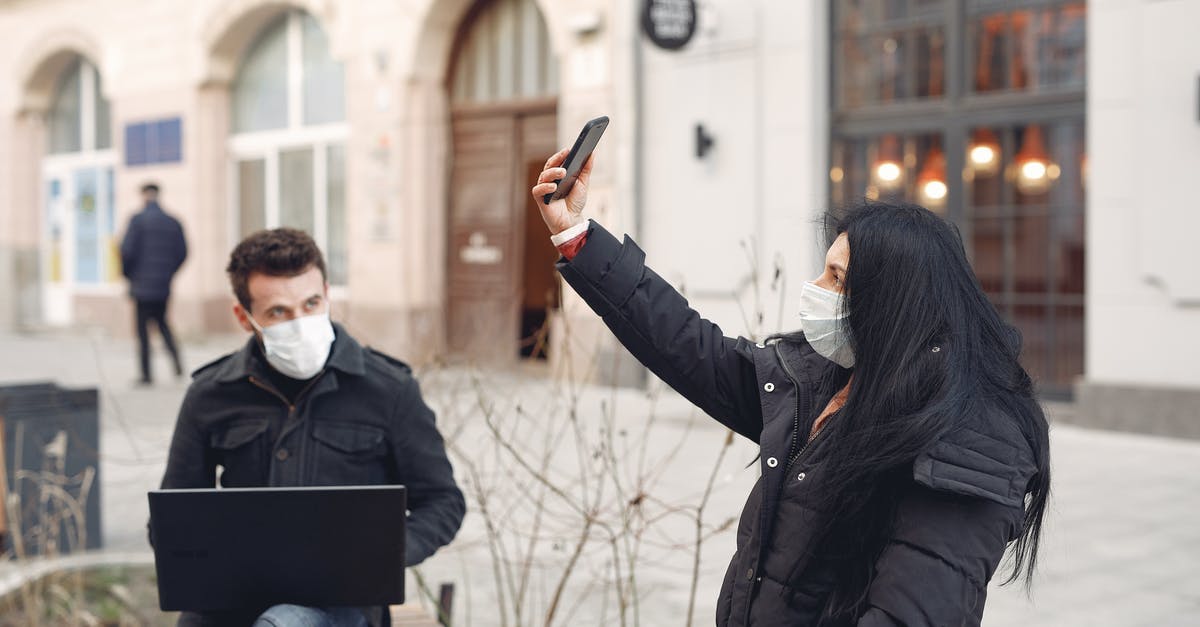 Where can I take a selfie with kangaroos in Australia? - Young couple wearing medical masks using laptop and smartphone on city street Where can I take a selfie with kangaroos in Australia? - Young couple wearing medical masks using laptop and smartphone on city street