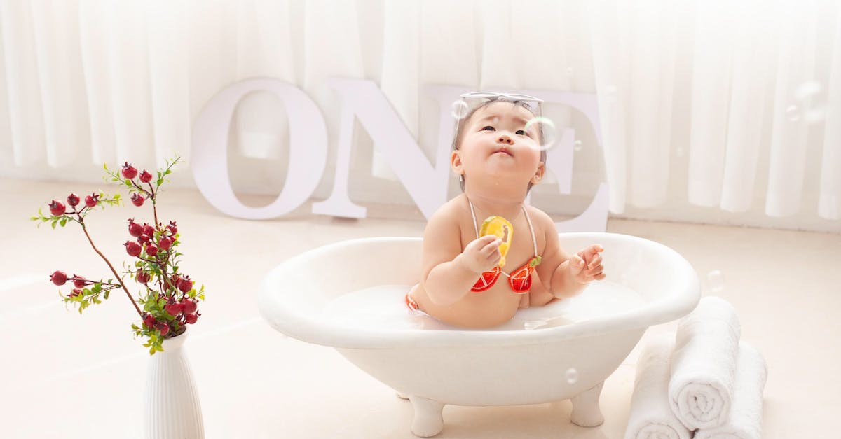Where in India can one wash and play with elephants? - Adorable ethnic little girl in bathtub Where in India can one wash and play with elephants? - Adorable ethnic little girl in bathtub