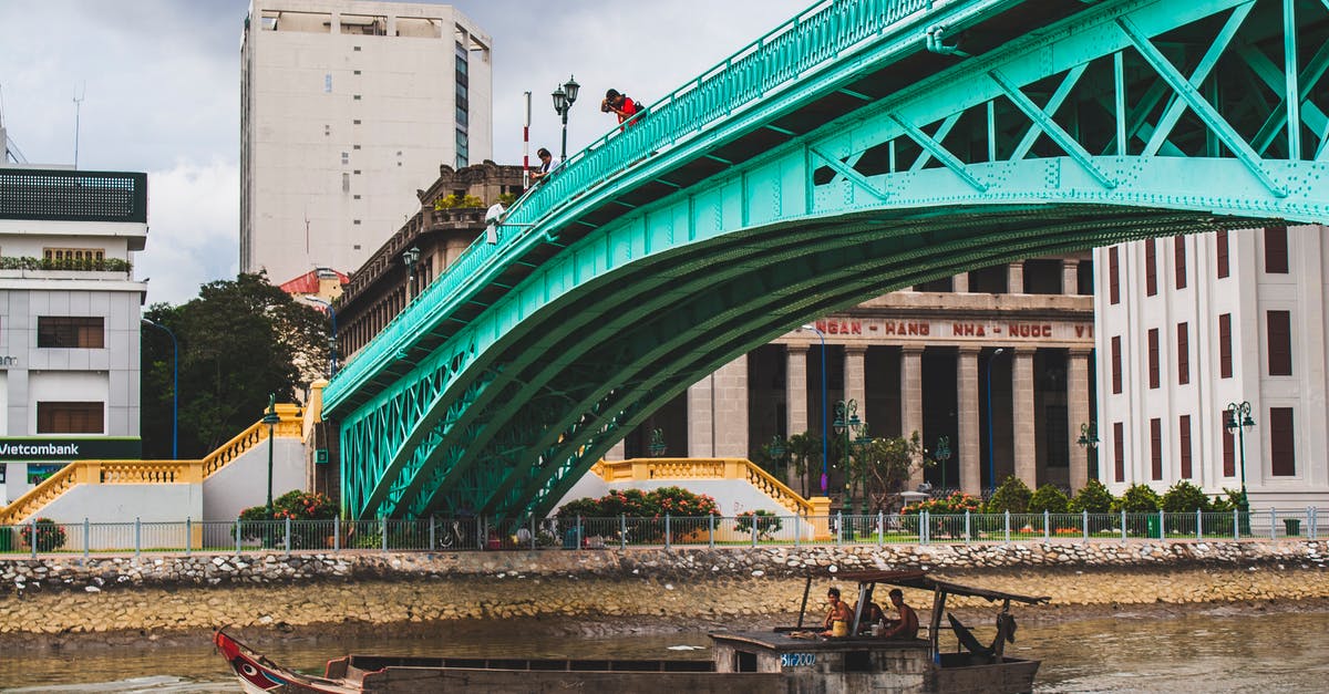 Where is this bridge, what is this city? - Motorboat under Bridge