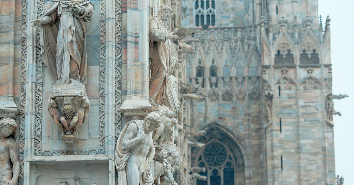 Where is this Indian-style palace with a large pool? - Medieval cathedral with sculptures in old city Where is this Indian-style palace with a large pool? - Medieval cathedral with sculptures in old city