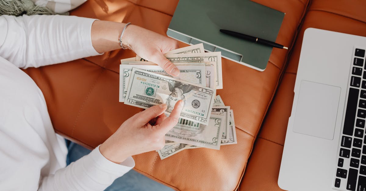 Where to get hundred dollar bills in London (same day) - Person Holding 5 Us Dollar Bill Where to get hundred dollar bills in London (same day) - Person Holding 5 Us Dollar Bill