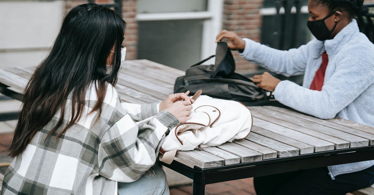 Which backpack theft protection features are there, and which of them work? - Diverse students with backpacks in campus Which backpack theft protection features are there, and which of them work? - Diverse students with backpacks in campus