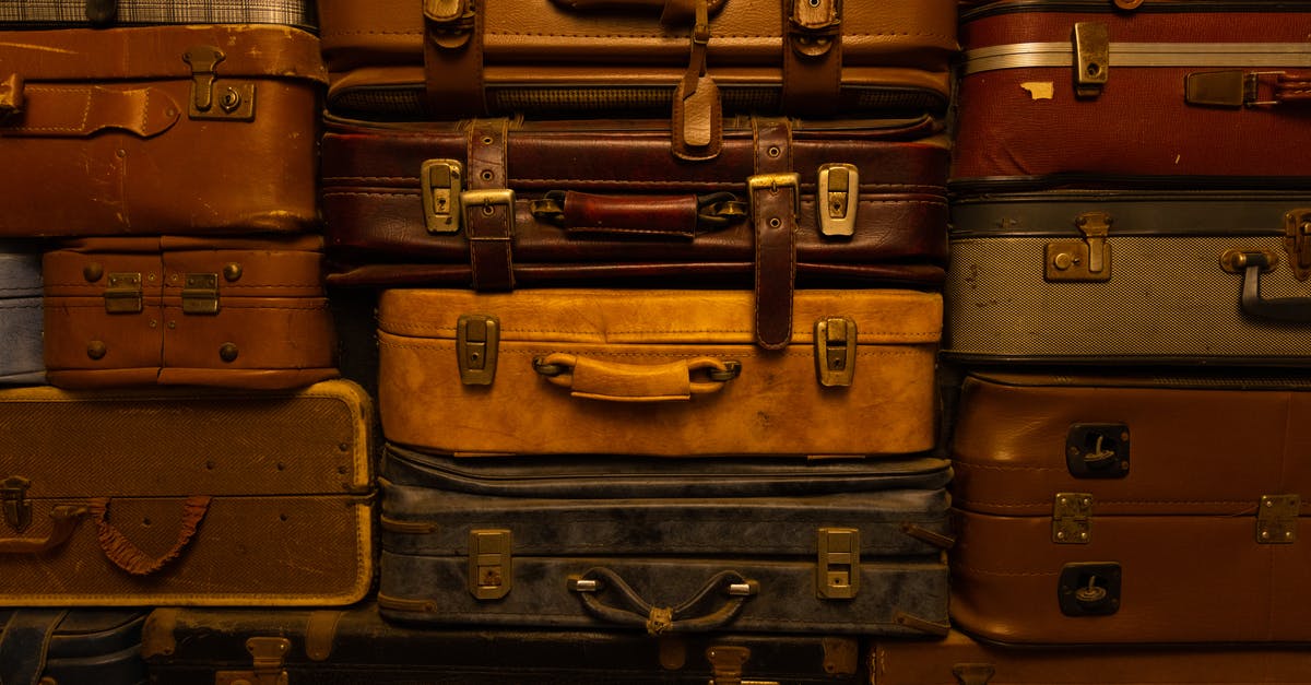 Why aren't there cube-shaped suitcases or bags? - A Selection of Vintage Suitcases Why aren't there cube-shaped suitcases or bags? - A Selection of Vintage Suitcases